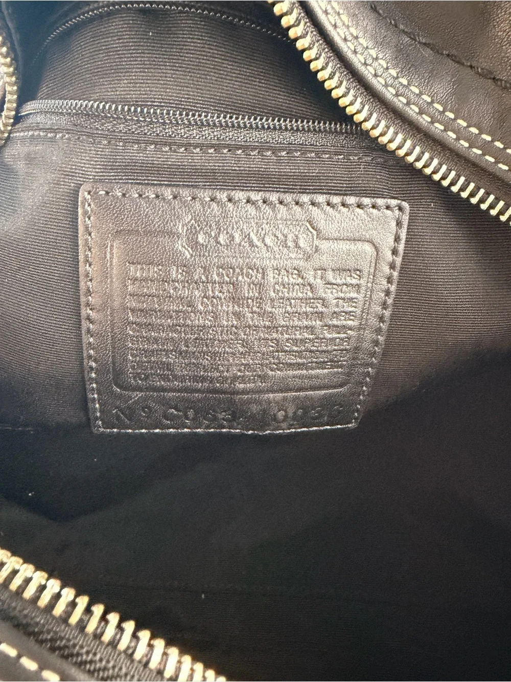 Classic Black Leather Shoulder Bag with Contrast Stitching